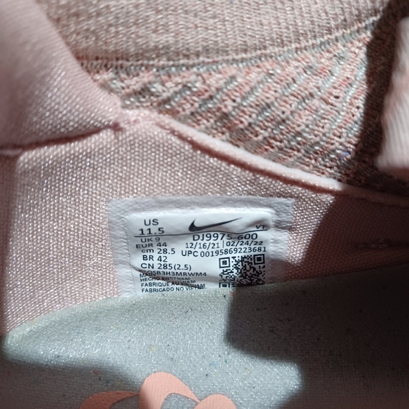 Nike Vapormax Flyknit Sneakers - Picture 8 of 11